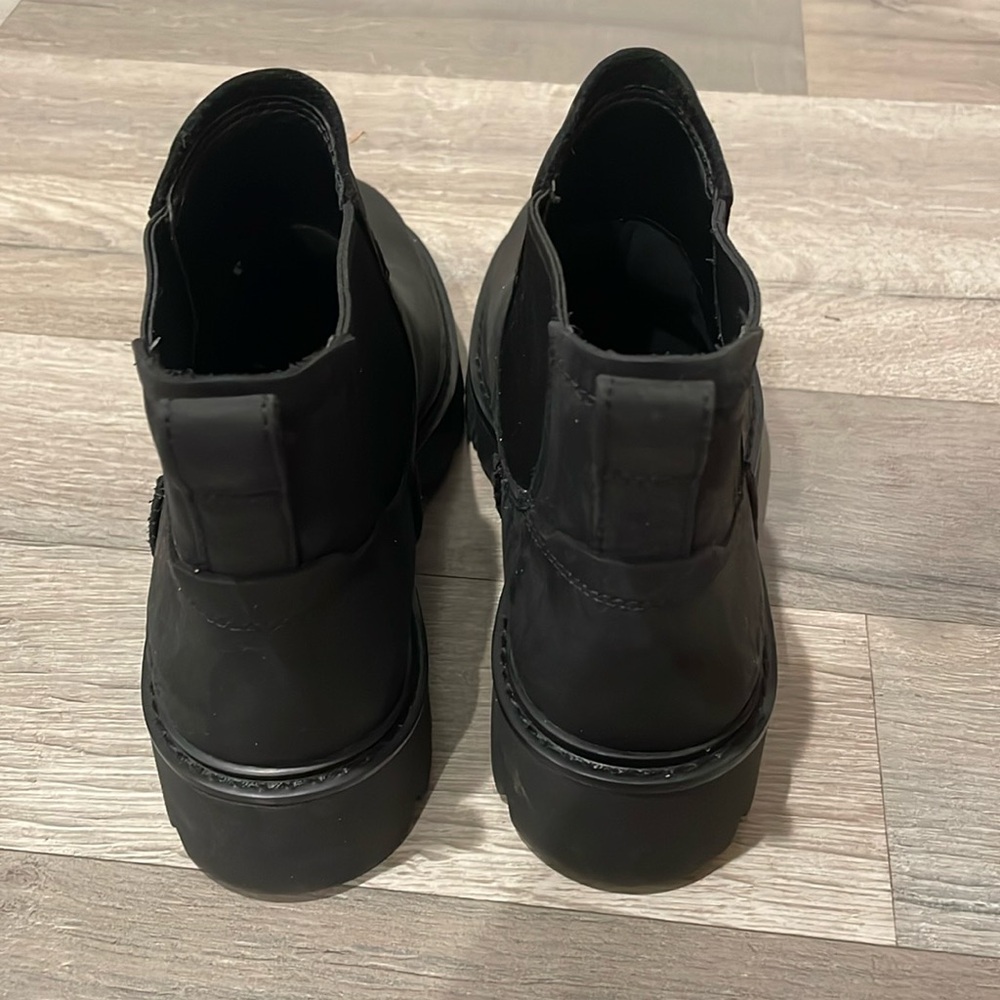 Ugg Loxley Boot - Picture 8 of 14